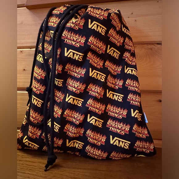 NWT Stranger Things Custom Off The Wall Slides Loafers - Picture 10 of 10